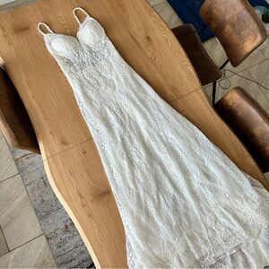 Elegant White Lace Wedding Dress